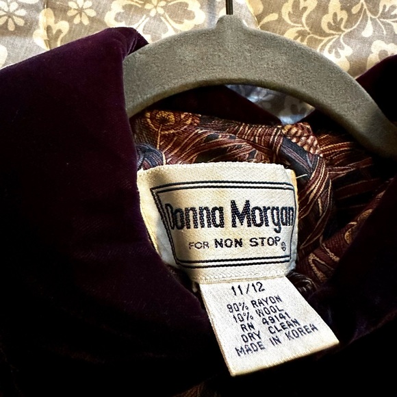 Donna Morgan Vintage 80’s Peacock Design Velvet Collar Maxi Dress - Picture 3 of 7